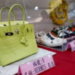 LVMH ve Hermès Arasındaki Hisse Anlaşmazlığı Büyüyor 14 LVMH-ve-Hermes-Arasindaki-Hisse-Anlasmazligi-Buyuyor-featured
