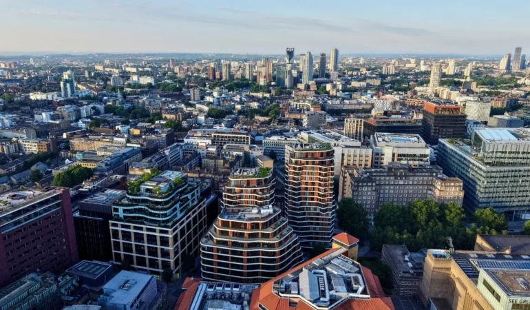 Londra8217da-Sicaklar-Evleri-Yikiyor-Zemin-Cokmesi-Riski-featured