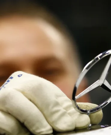 Mercedes, Almanya'da Fabrika Kapatma Tehlikesiyle Karşı Karşıya 2 Mercedes-Almanya8217da-Fabrika-Kapatma-Tehlikesiyle-Karsi-Karsiya-featured