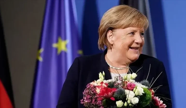 Merkel-Almanya-Secim-Sonuclarindan-Sarsildi-featured