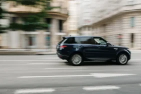 Range-Rover-Elektrikli-Modelini-Tanitti-Uretim-Yeri-Ingiltere-featured