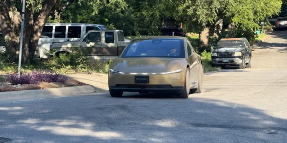 Tesla Cybercab’ler Houston’da: Robotaksi Yaklaşıyor