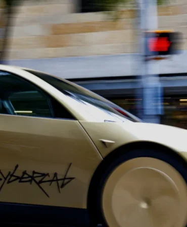 Tesla-FSD-Testlerde-Hiz-Sinirini-Asti-Bisikletlilere-Tehlike-Yaratti-featured