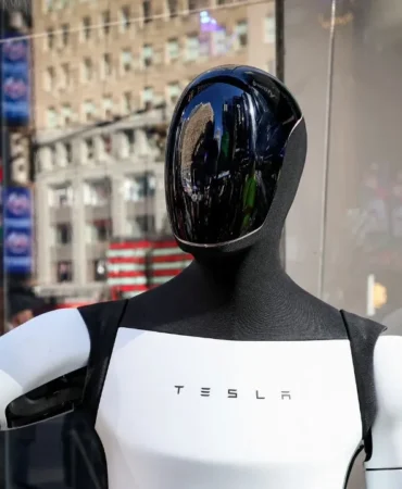 Tesla-Optimus-Uretiminde-Engellerle-Karsilasti-featured