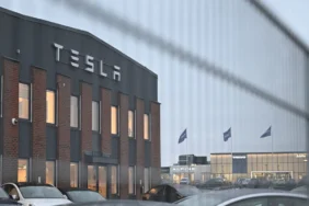 Tesla-Roadster-2.-Nesil-Tanitim-Tarihi-Belli-Oldu-featured