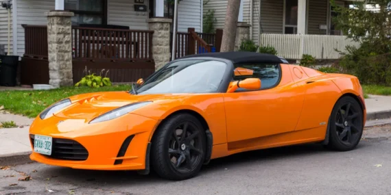 Tesla Roadster Tanıtımı Ertelendi: Yeni Tarih 15 Ekim