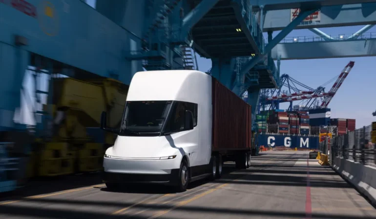 Tesla Semi Avrupa'da: Menzil, Güç ve Şarj Süresi Detayları 6 Tesla-Semi-Avrupa8217da-Menzil-Guc-ve-Sarj-Suresi-Detaylari-featured