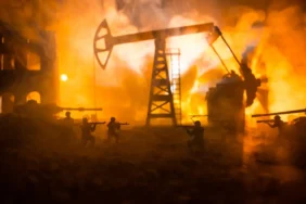Ukrayna-Rusya-Petrol-Rafinerisine-Saldirdi-featured