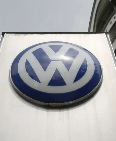 Volkswagen Araç Geri Çağırma: Direksiyon Hatası Riski 8 Volkswagen-Arac-Geri-Cagirma-Direksiyon-Hatasi-Riski-featured
