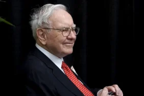 Warren-Buffett-Koltugu-Birakiyor-Berkshire-Yonetiminde-Devir-Teslim-featured