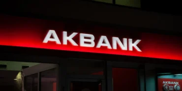 Akbank-AKBNK-Net-Kar-Beklentilerin-Altinda-Kaldi-featured