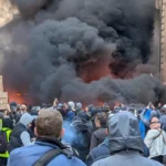 Fransa-Protestolari-Buyuyor-160-Gozalti-featured
