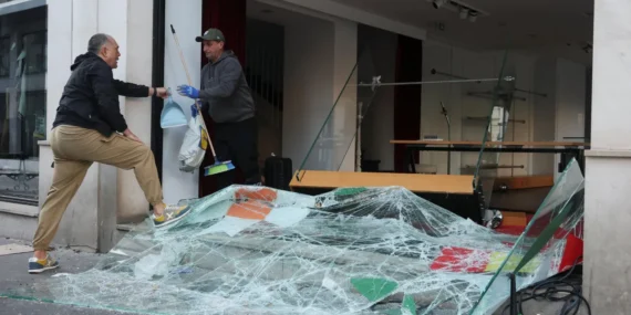 Fransa’da Protestolar Şiddetlendi: Yağma ve Gözaltılar