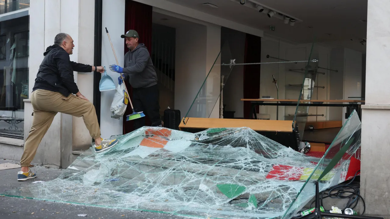 Fransa'da Protestolar Şiddetlendi: Yağma ve Gözaltılar 7 Fransa8217da-Protestolar-Siddetlendi-Yagma-ve-Gozaltilar-featured