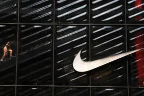 Nike'ta İşten Çıkarmalar Yeniden Gündemde: Hisseler Sert Düştü 3 Nike8217ta-Isten-Cikarmalar-Yeniden-Gundemde-Hisseler-Sert-Dustu-featured
