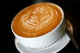 Starbucks-Davalik-8216Sekersiz8217-Iceceklerde-Yuksek-Seker-Ortaya-Cikti-featured