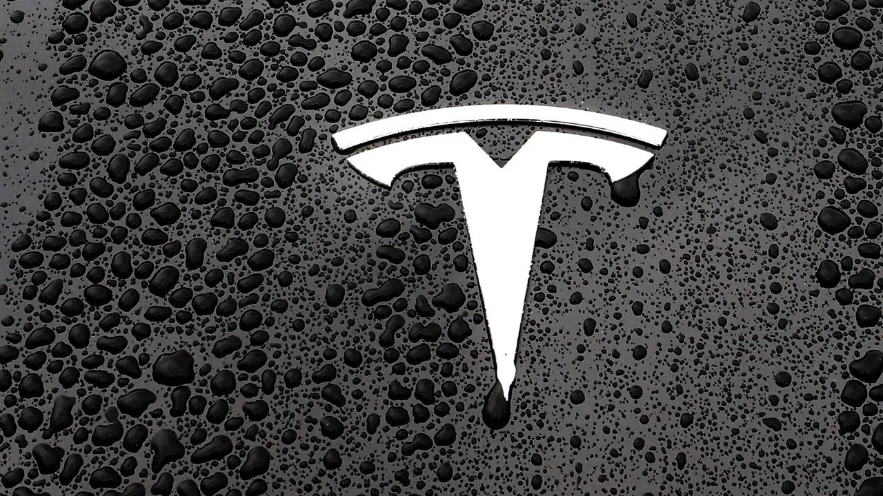 Tesla8217dan-Beklentileri-Asan-Gelir-Yapay-Zeka-ve-Robotaksi-Odakli-Hamleler-featured